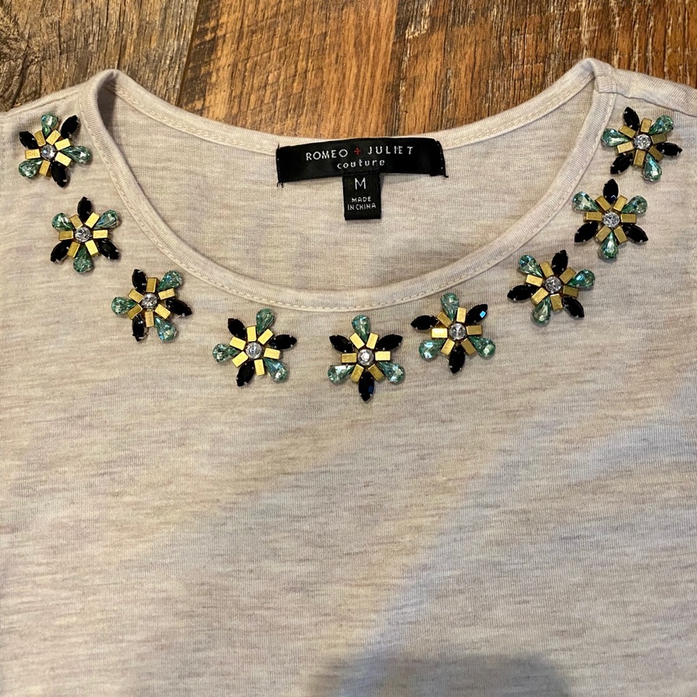 ROMEO + JULIET COUTURE Jeweled Neck Cold Shoulder - Picture 4 of 6